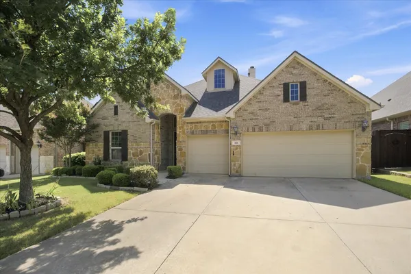 121 OAKWOOD LN