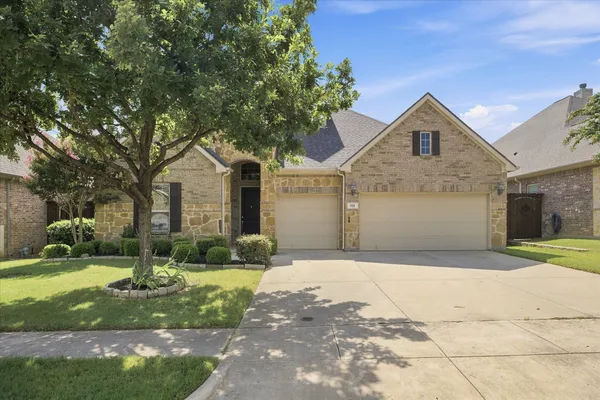121 OAKWOOD LN