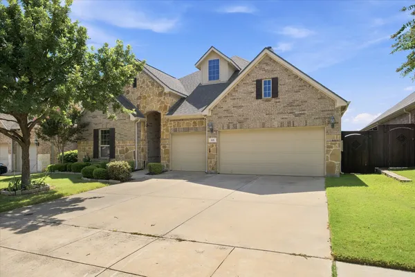 121 OAKWOOD LN