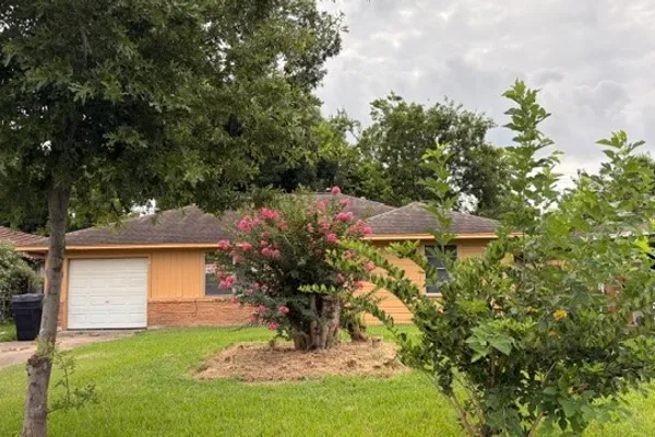 1823 PLEASANTVILLE DR