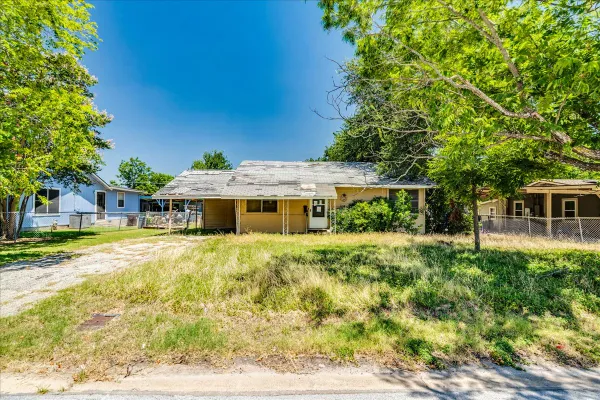 1408 CIRCLE DR