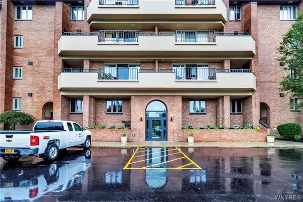 40 WATERFRONT CIR