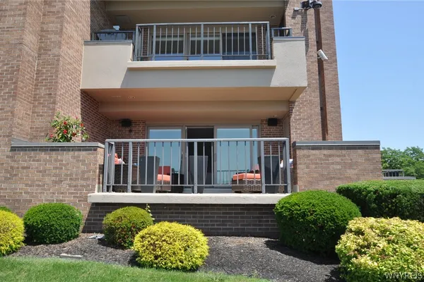 40 WATERFRONT CIR