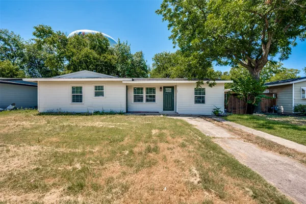 1102 E LOVERS LN