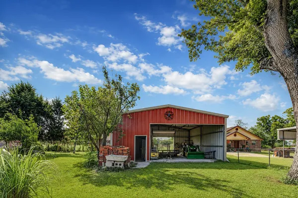 5831 FM 2218 RD