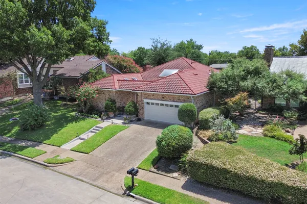 1500 TRAVIS CIR