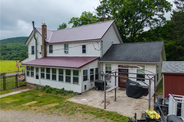 8071 HUNT HOLLOW RD