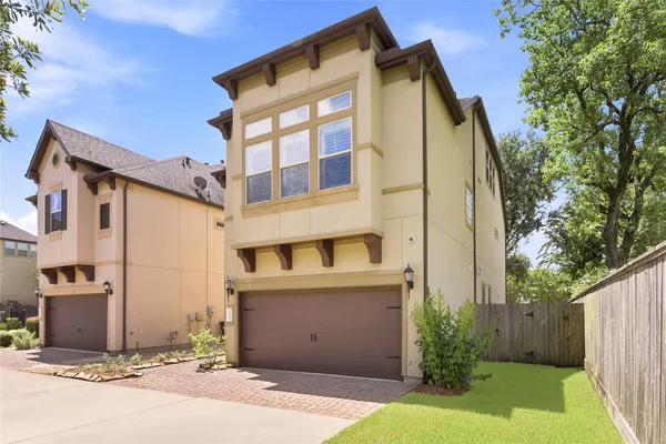 2805 SHADOW WOODS CT
