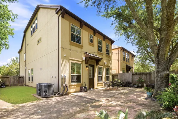 2805 SHADOW WOODS CT