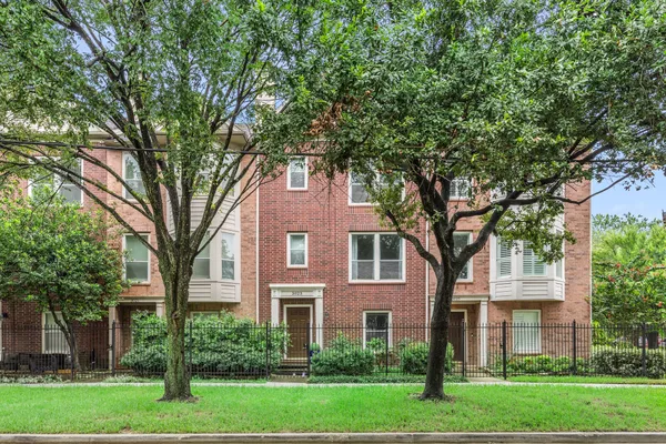 3023 AUSTIN ST