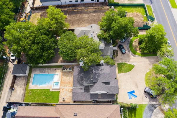 4524 MOCKINGBIRD LN