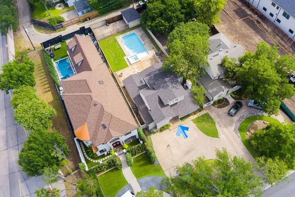 4524 MOCKINGBIRD LN