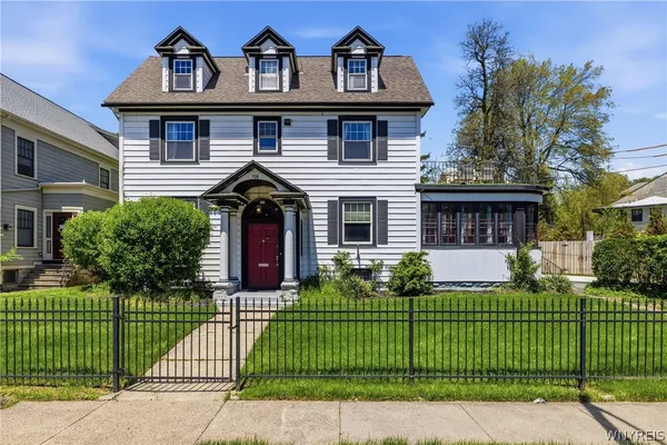 750 W DELAVAN AVE