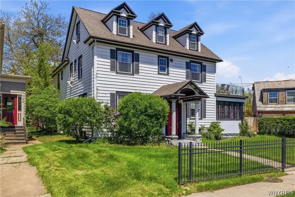 750 W DELAVAN AVE
