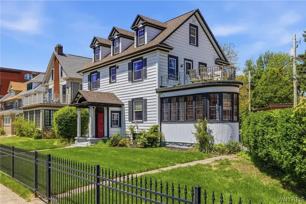 750 W DELAVAN AVE