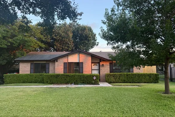 3526 W ROCHELLE RD
