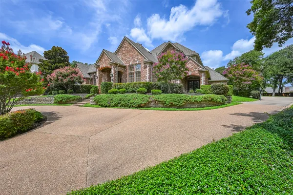 2300 WOODMOOR LN