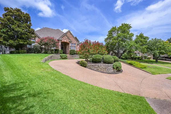 2300 WOODMOOR LN