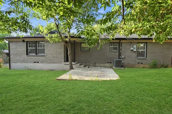 1706 HENDERSON CT