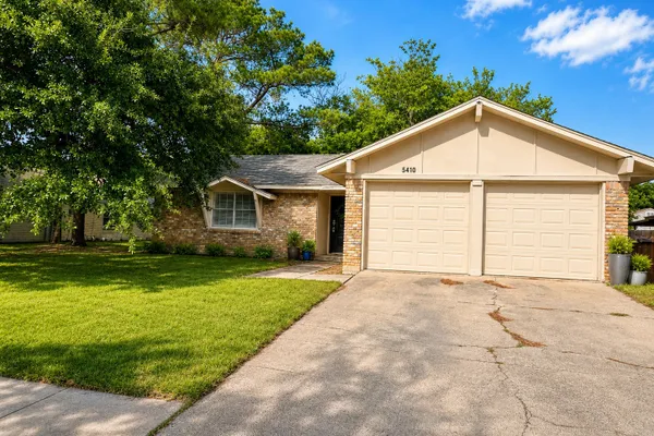 5410 KINGS MANOR DR