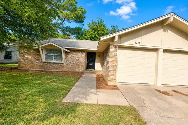 5410 KINGS MANOR DR