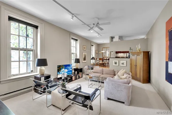 125 EDWARD ST 1F