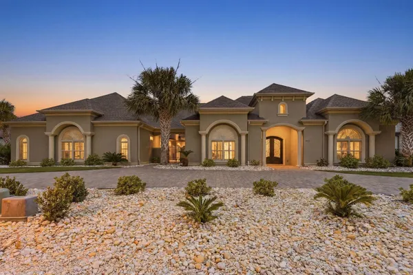 909 BLUFFVIEW DR