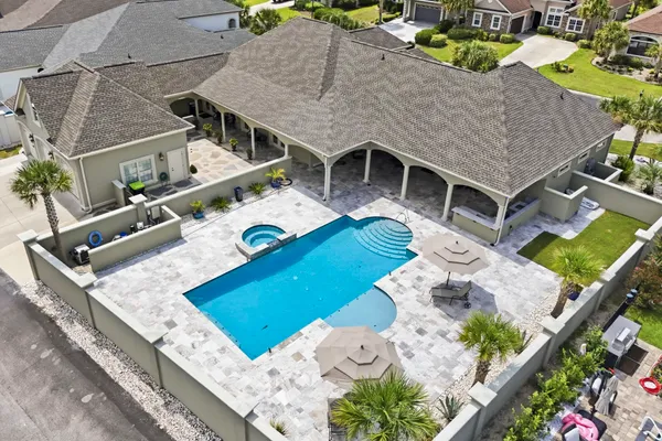 909 BLUFFVIEW DR