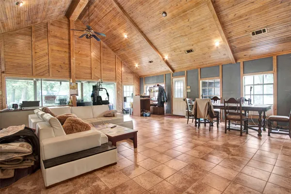25019 W HOLLY LN