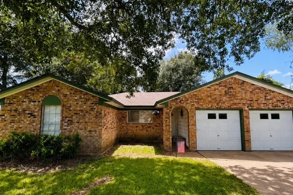 2 TRAVIS CT