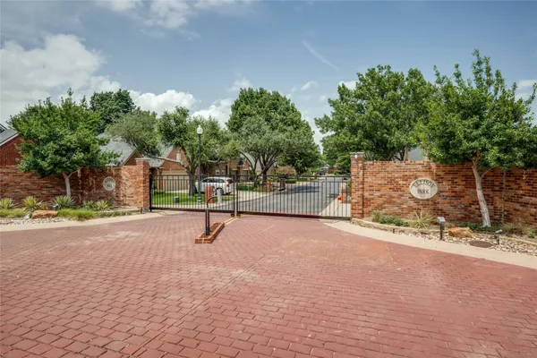 1105 ELLISON PARK CIR