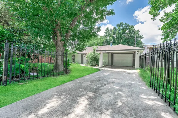 1305 WINCHESTER DR