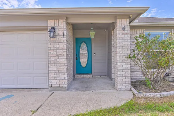911 RUTH CIR