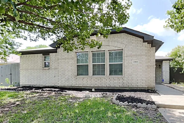 2161 LONE PECAN DR