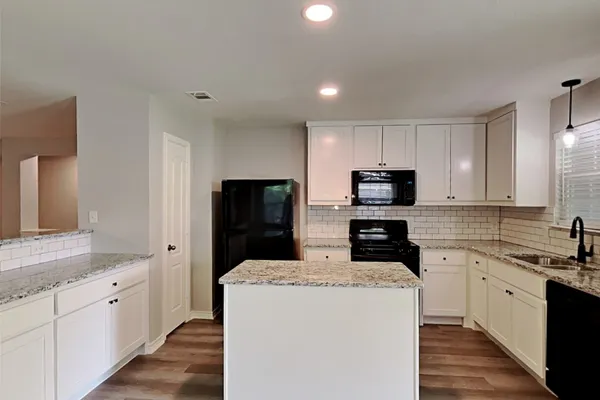 2161 LONE PECAN DR