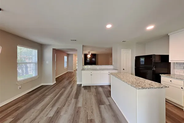 2161 LONE PECAN DR