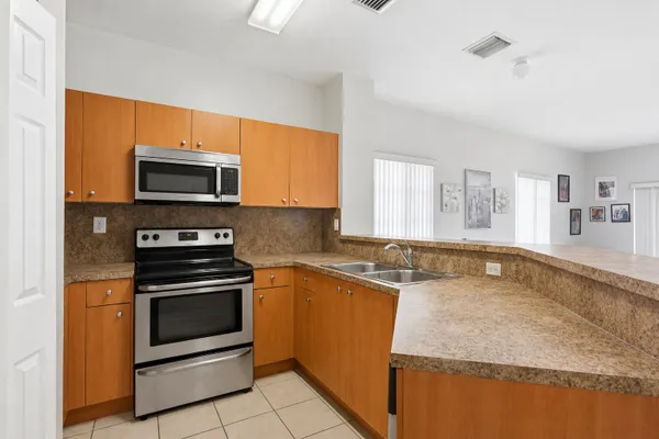 1702 SW 81ST TER