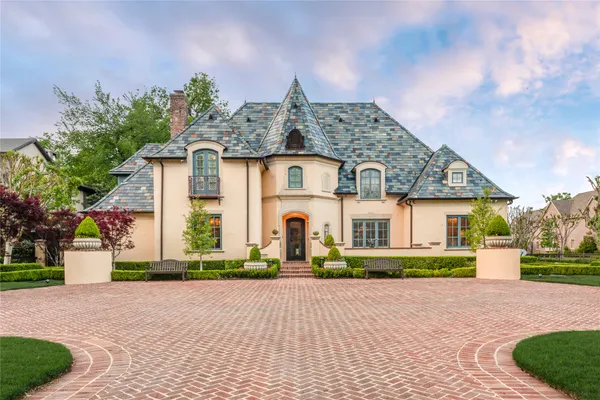 6347 WOODLAND DR