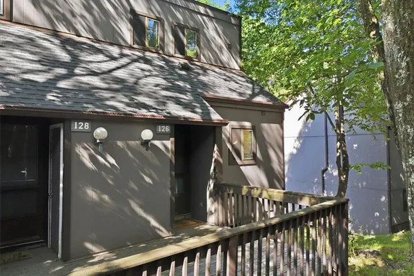 126 CROSS COUNTRY LN