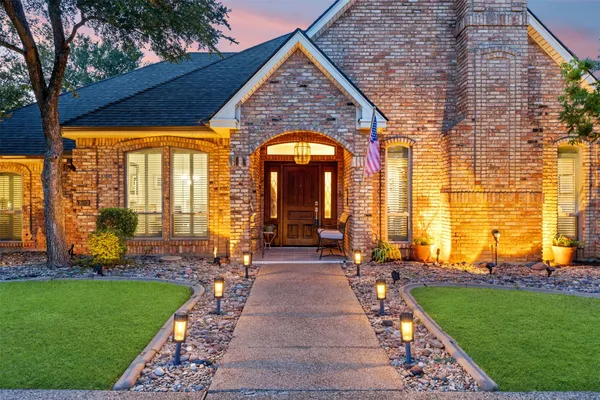 809 SHADY CREEK DR