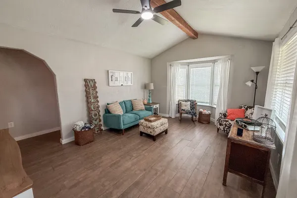 224 MAPLE DR