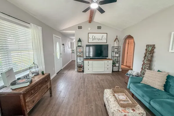 224 MAPLE DR