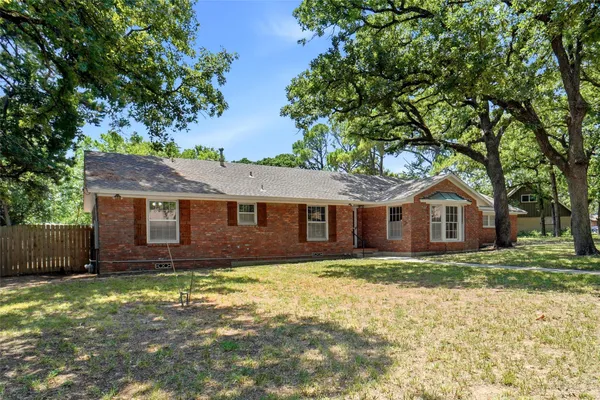 900 LIVEOAK ST