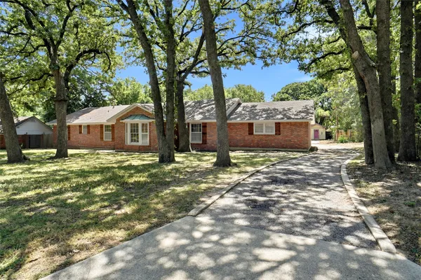 900 LIVEOAK ST