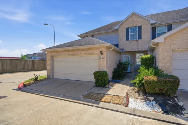2926 MEADOWGLEN CV