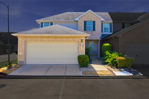 2926 MEADOWGLEN CV