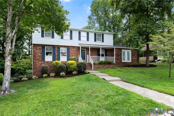 220 HUNTINGTON RD