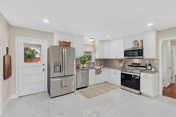 416 RUSTIC CIR
