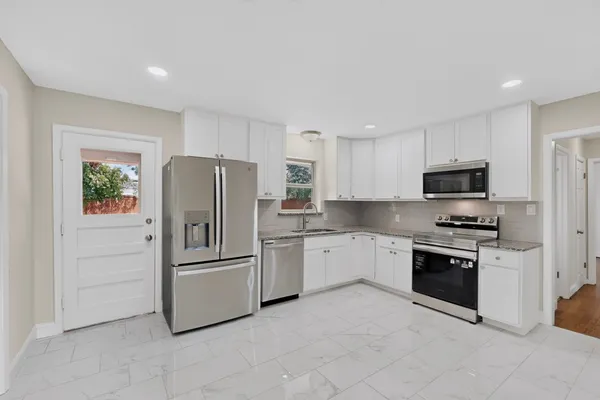 416 RUSTIC CIR