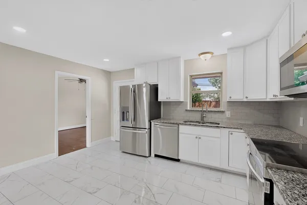 416 RUSTIC CIR